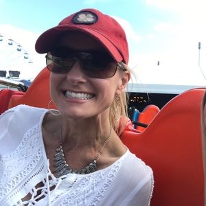 Meet your Posher, Cassandra